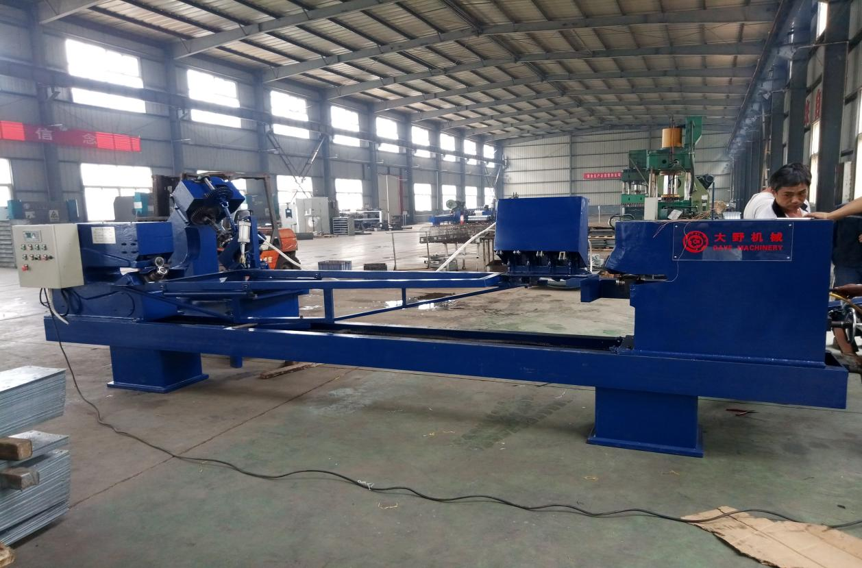 新鄉(xiāng)市大野機(jī)械制造有限公司對(duì)料塔扇形彎邊機(jī)的開(kāi)發(fā)研制，升級(jí)換代的變化。